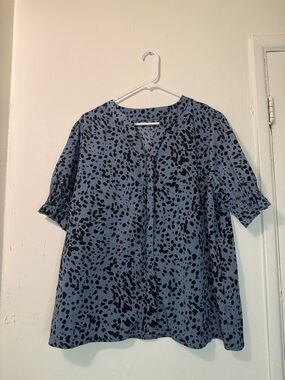 Blue & Black Animal Print Smocked Cuff V-Neck Blouse